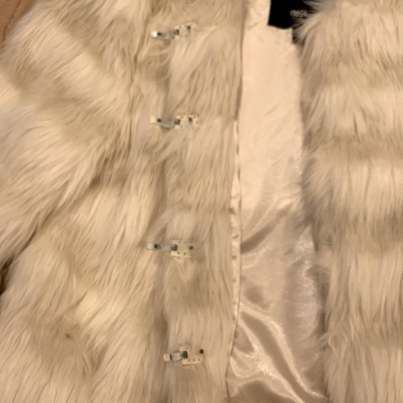 Short Faux fur jacket - Picture 4 of 8